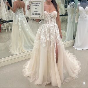 White Cream Sleeveless Sweetheart Wedding Gown